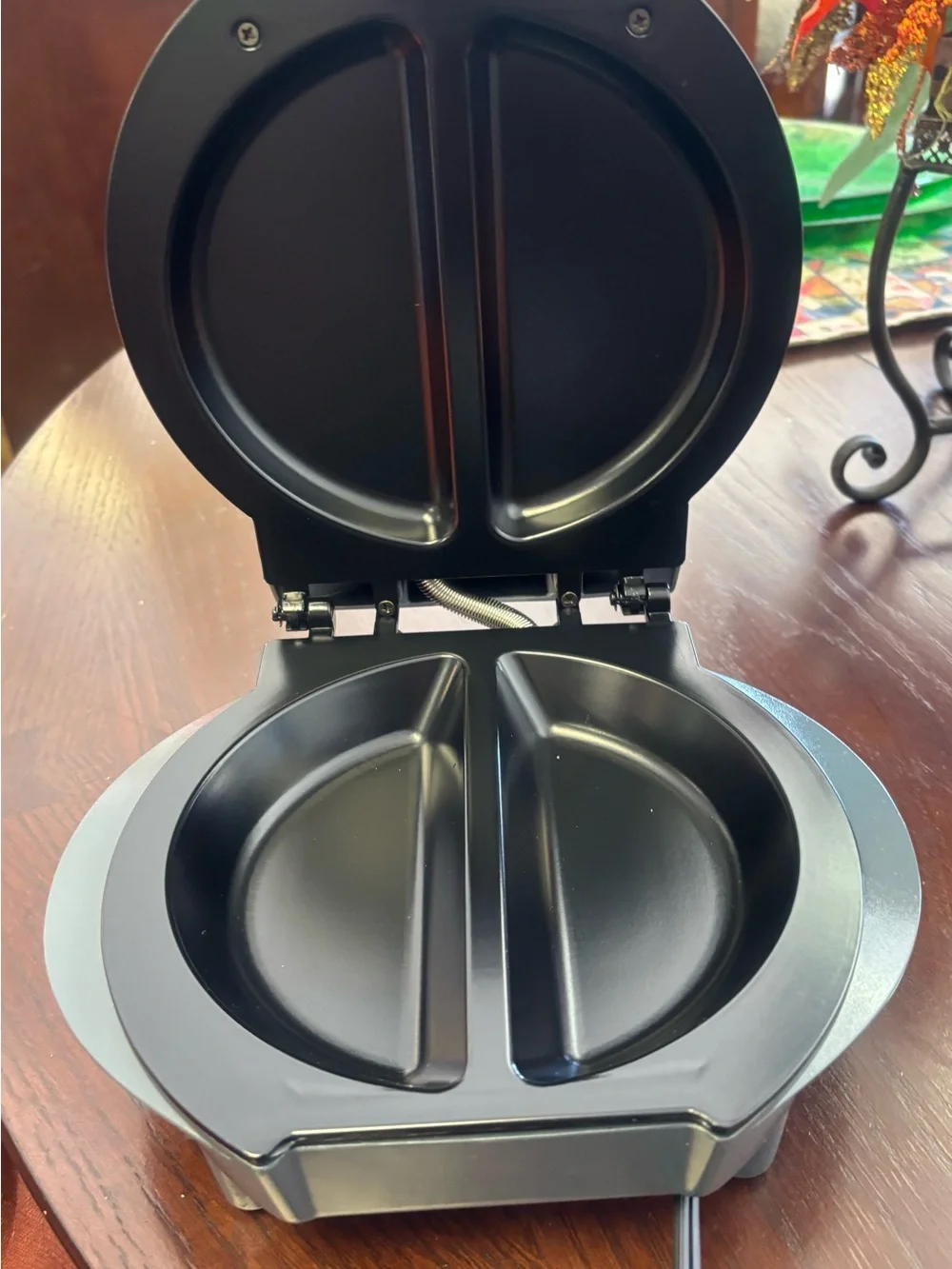 GT Xpress 101 Silver Electric personal size cooker grill